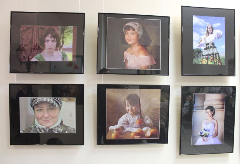 В кинотеатре «Иллюзион» открылась фотовыставка, посвященная астраханским женщинам