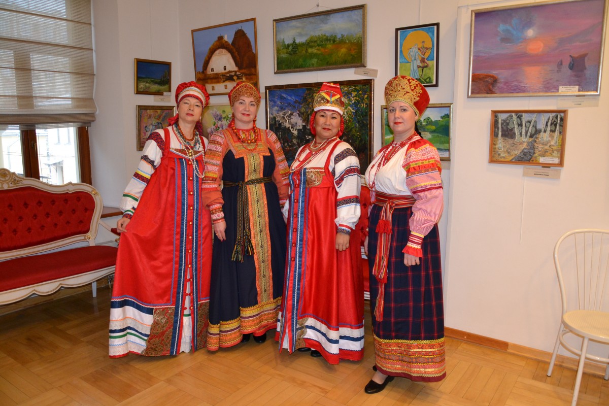 Коллекция костюмов «Астраханские казачки» привлекла внимание известных модельеров