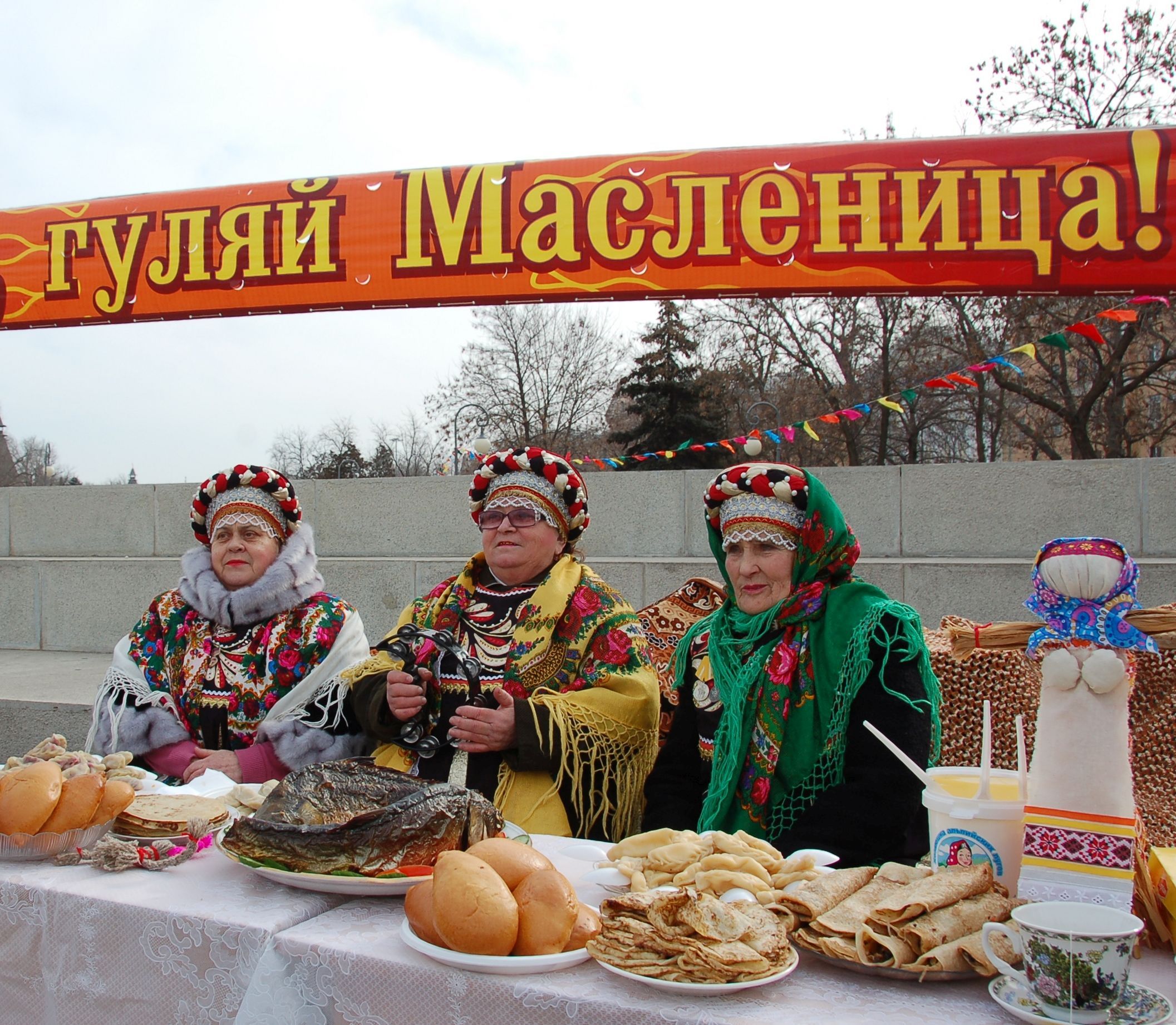 В районах Астраханской области начали отмечать Широкую Масленицу