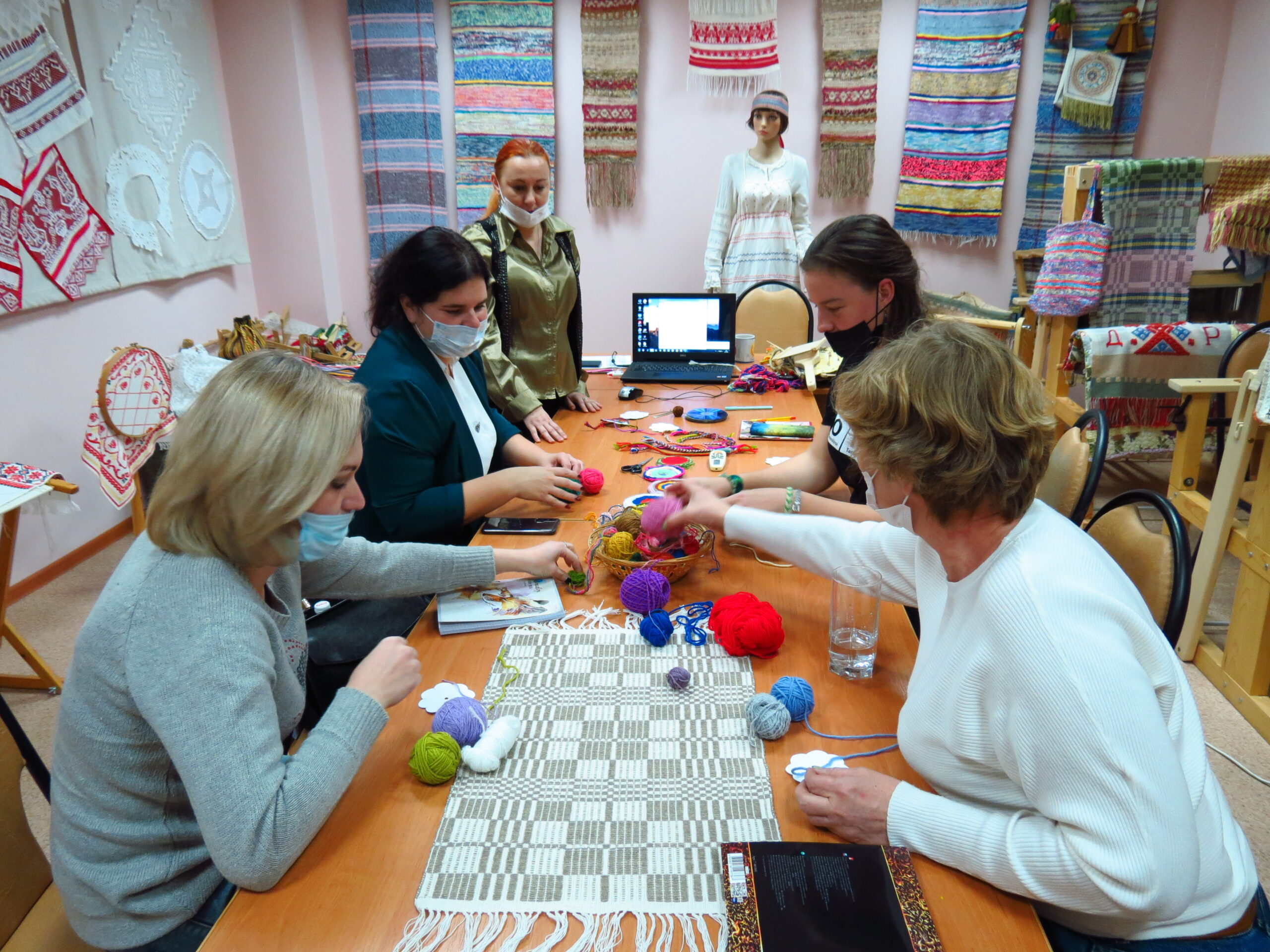 В Астрахани стартовал новый проект «Школа мастеров декоративно-прикладного искусства и народно-художественных промыслов»