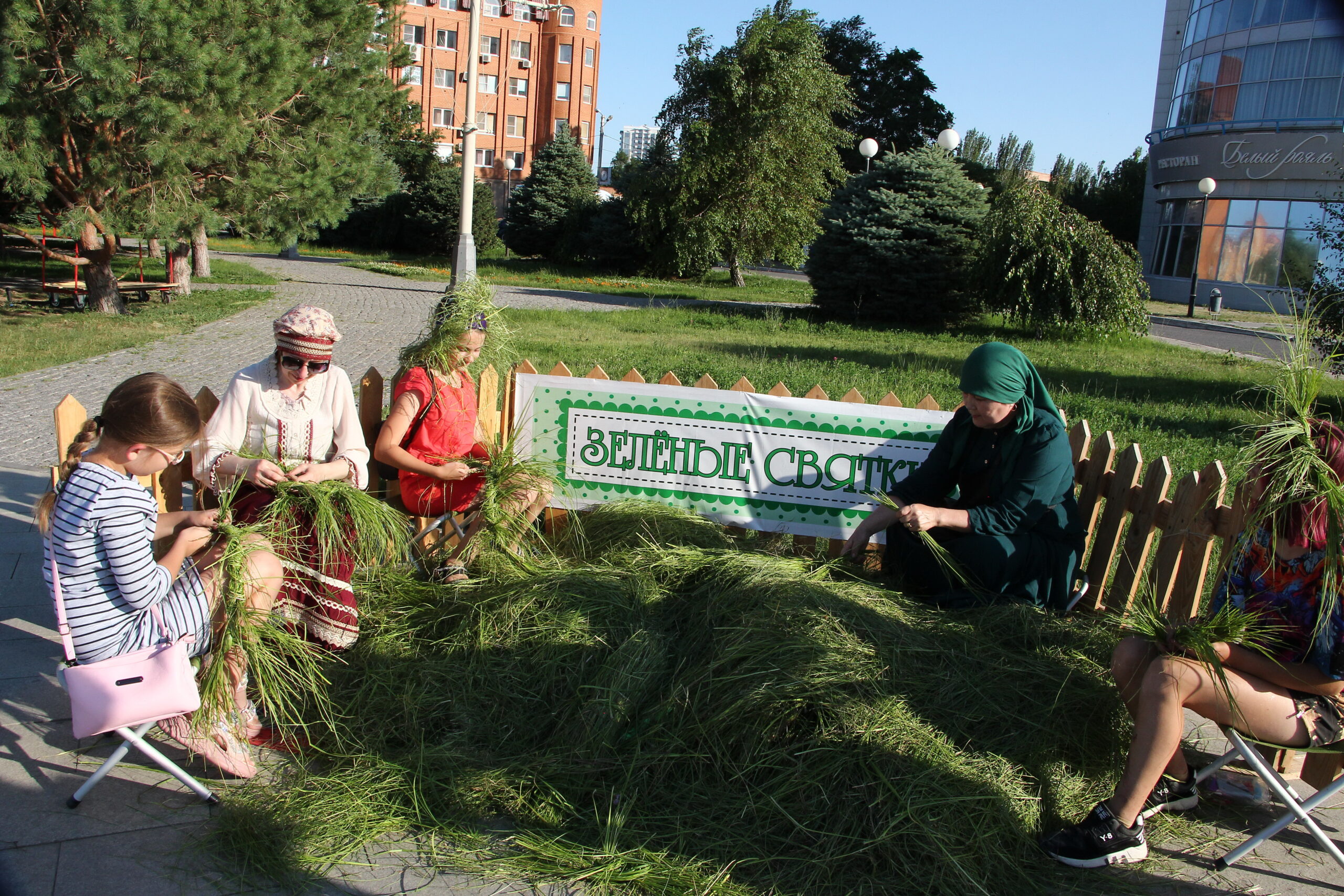 В Астрахани прошли мероприятия, посвящённые Зеленым святкам