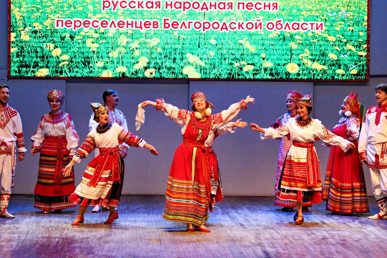 В Астрахани с успехом прошел концерт творческих коллективов областного центра народной культуры