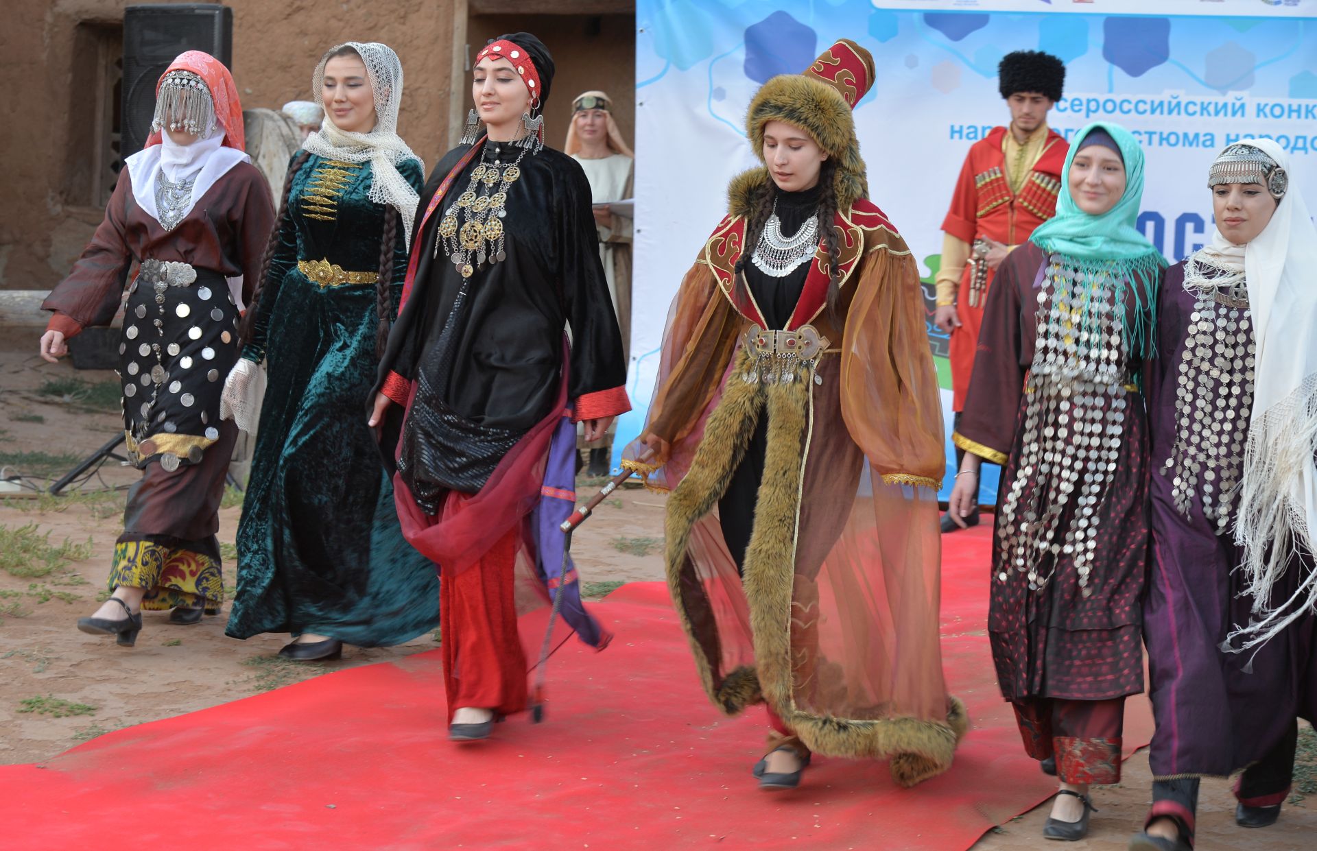 В Астрахани состоялся конкурс народного костюма «Этностиль»