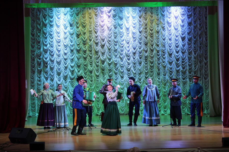 Ансамбль традиционной песни астраханских казаков выступил в Лиманском районе