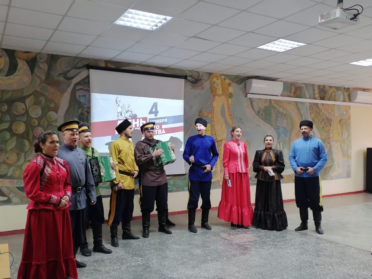 Центр народной культуры провел благотворительный концерт в поддержку жителей из Донбасса