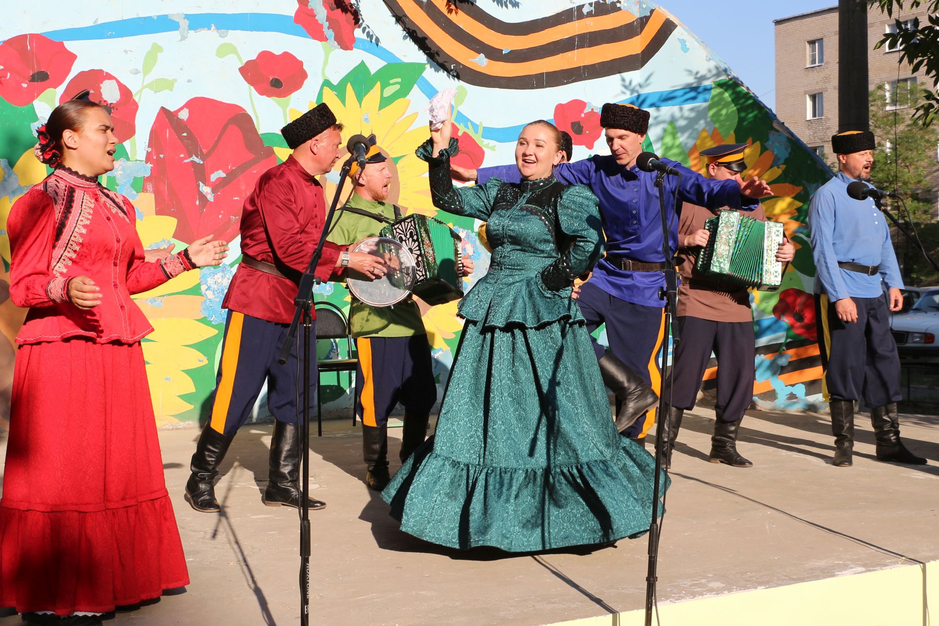 Ансамбль традиционной песни астраханских казаков присоединился к Всероссийской акции «Фронтовые бригады»