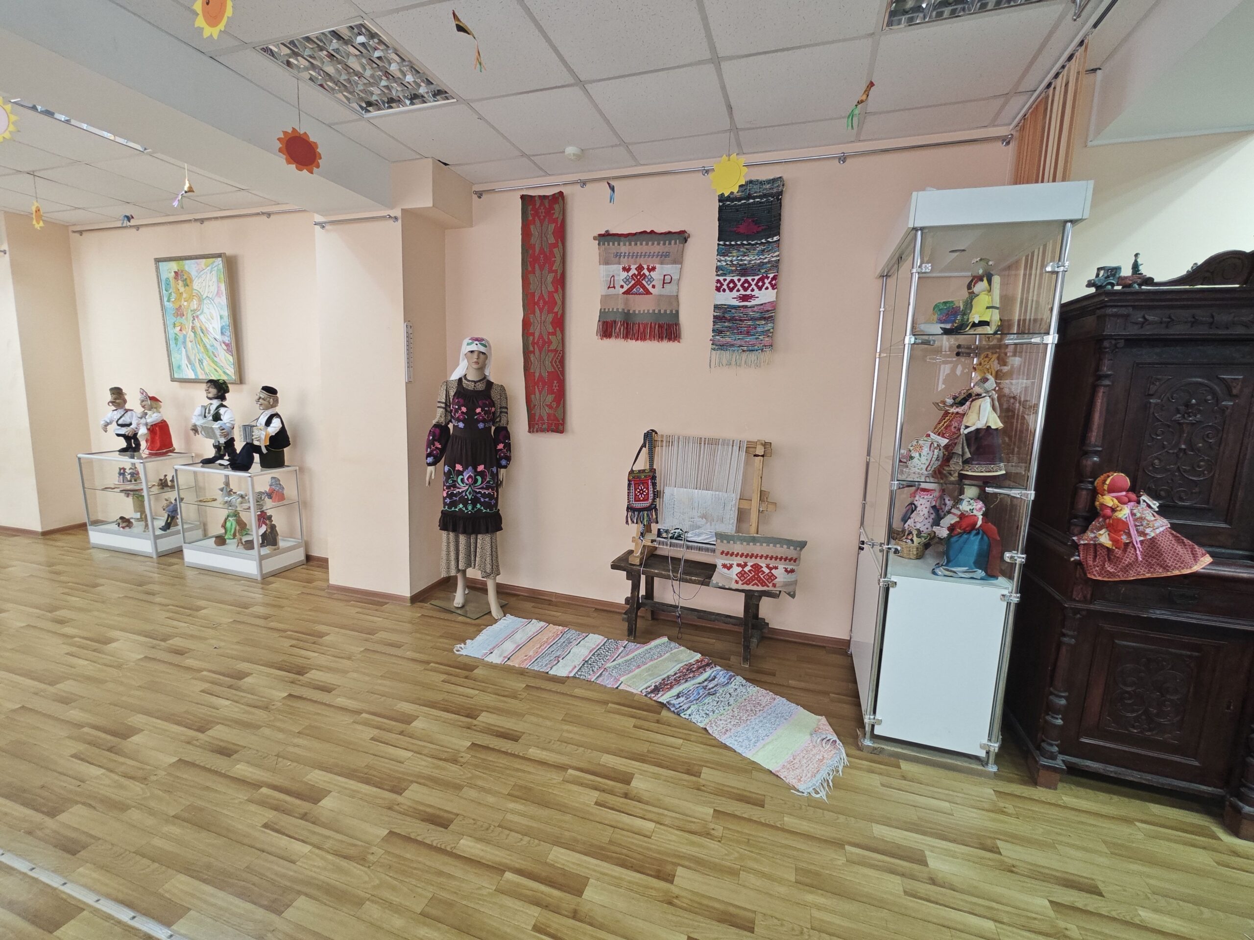 В Астрахани открылась выставка «Образы в куклах»