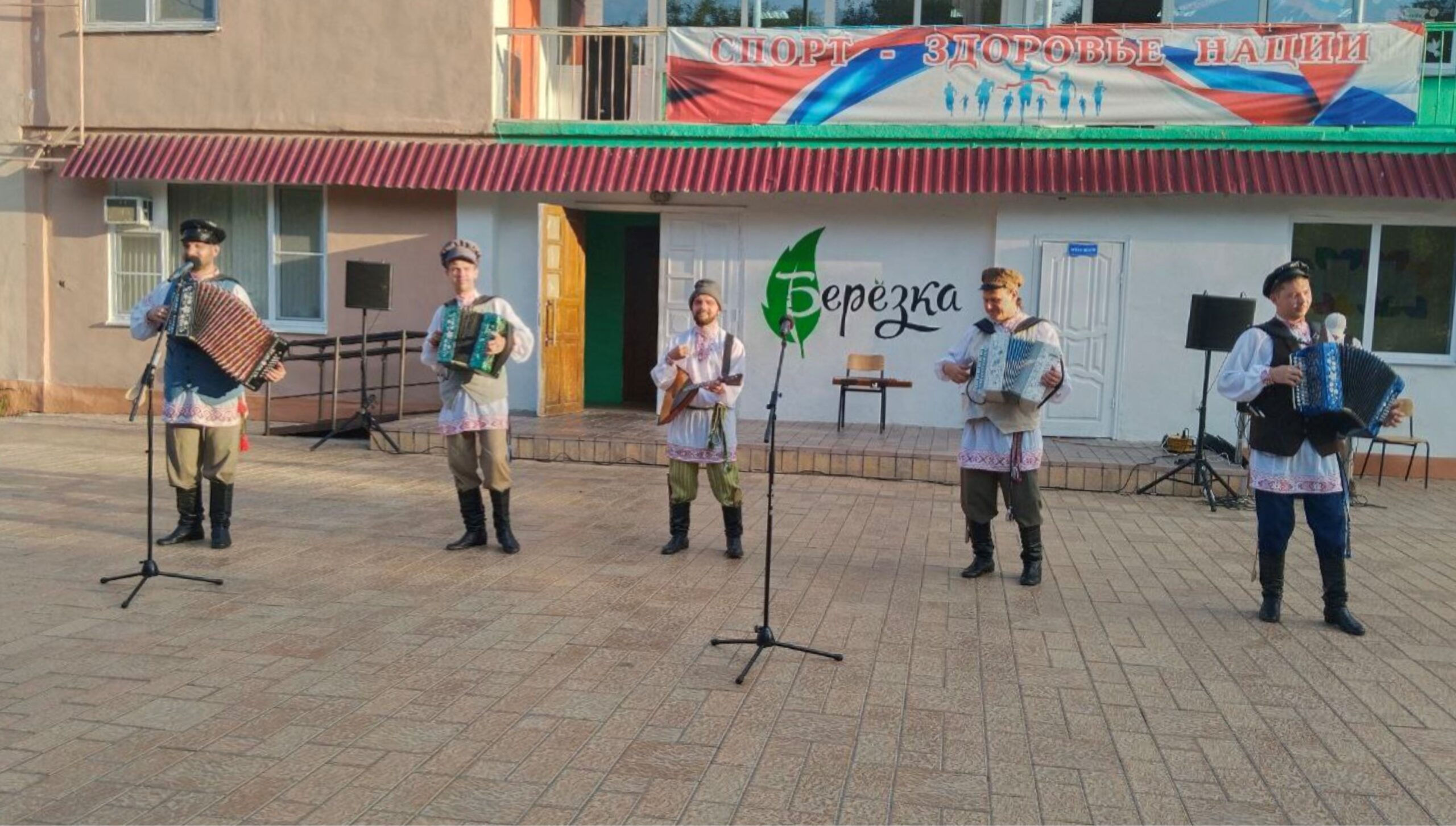 Ансамбль «Русский строй» выступил с благотворительной интерактивной программой в детском лагере «Березка»